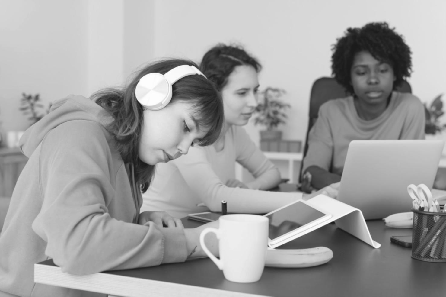 Équipe didriiadaora travaillant sur des projets entrepreneuriaux
